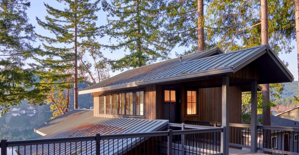 Close up view of the upper floor and entrance of the cabin.