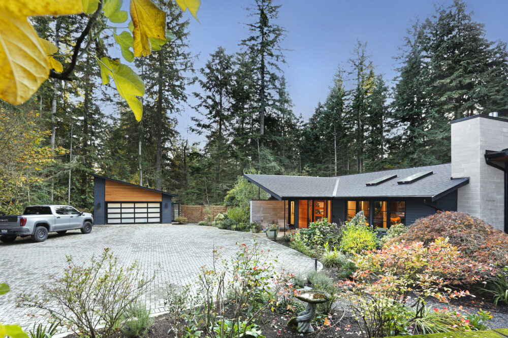 An overview of the house and the detach garage.