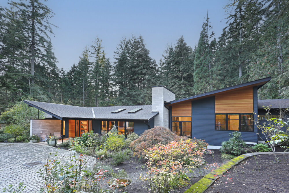 An overview of the front of the house.